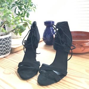 PLOMO Suede Ally Sandals (black)